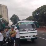 46 buses de la antigua Coomoepal protestan frente al CAM