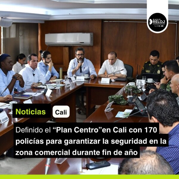 A partir de esta tarde empezará a operar el denominado “Plan Centro”, una estrategia de autoridad y seguridad para que caleños y comerciantes vivan esta temporada de fin de año con tranquilidad.Al término de un Consejo de Seguridad el alcalde Alejandro Eder explicó que se trata de presencia permanente de uniformados de la Policía Metropolitana de Cali, que estarán acompañados por funcionarios de la Secretaría de Seguridad y Justicia, así como agentes de tránsito de la Secretaría de Movilidad, que se encargarán del orden en las vías de la zona.
 
“Hoy iniciamos con la implementación de este plan. Son 170 policías, 45 miembros del grupo de Inspección, Vigilancia y Control y 50 agentes de tránsito de los grupos de servicios especiales para garantizar la seguridad y el orden en el centro de Cali durante esta navidad. Habrá espacio para que todos puedan trabajar, pero también se tiene que respetar el espacio público y cuidar la seguridad de los ciudadanos”, enfatizó Eder.
 
Durante el “Plan Centro”, la Policía identificó 42 puntos estratégicos en los que se desplegarán los uniformados para proteger a los ciudadanos que acuden a esta zona comercial para hacer sus compras durante este último mes del año.
 
Eder Garcés indicó que habrá una presencia especial de uniformados y funcionarios durante la noche de velitas, que estará acompañada por una oferta institucional para garantizar la seguridad en los barrios de la ciudad.
 
plancentro
radiorelojcali 
seguridadencali