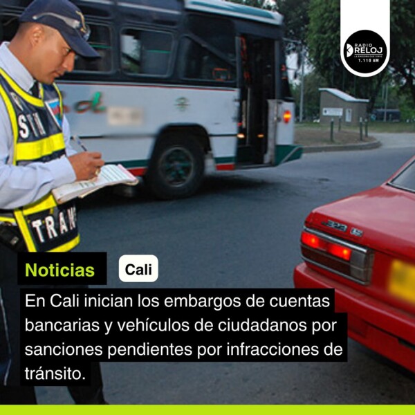 La Oficina de Cobro Coactivo de la Secretaría de Movilidad Cali inició el embargo de cuentas bancarias y vehículos de ciudadanos que aún tienen sanciones pendientes por infracciones a la norma de tránsito.La medida busca asegurar el cumplimiento de las obligaciones de los conductores.

“Nuevamente la Secretaría ha sacado un listado de embargos, entre vehículos particulares por $2.939.190.302; vehículos de servicio público por un valor de $70.578.623 y más de 2.800 cuentas bancarias”, detalló Adriana González, jefe de la Oficina de Contravenciones.

En total, se han embargado 5.000 cuentas bancarias y vehículos. De ese número, 2.132 pertenecen al parque automotor: entre las cifras más altas se encuentran 666 automóviles y 1.301 motocicletas. Además, se embargaron 42 vehículos de servicio público y 2.868 cuentas bancarias.

Los ciudadanos que deseen consultar si están en el listado de embargos, pueden ingresar al sitio web oficial de la Alcaldía de Cali. Una vez allí, deben acceder a la página de la Secretaría de Movilidad Distrital y seleccionar el enlace correspondiente a ‘Embargo de cuentas bancarias’ y ‘Embargo de vehículos’.

radiorelojcali